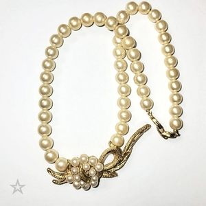 RICHELIEU FAUX PEARL VINTAGE CHOKER NECKLACE - BOW ACCENT